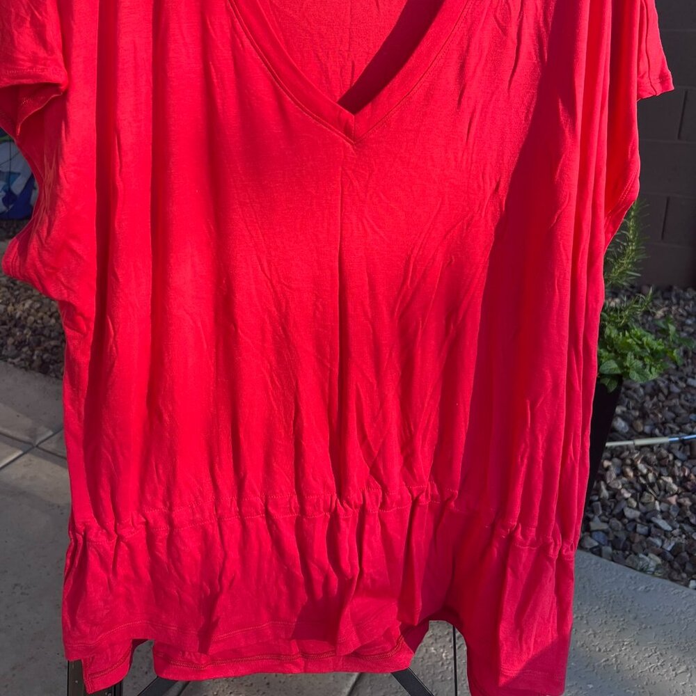 NWOT SZXL CAbi Formal Tee. Adjustable drawstring drop waist.Bright.lightweight.